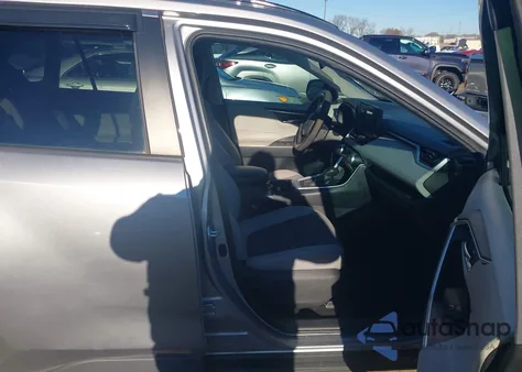 2020 Toyota Rav4 Xle z USA, uszkodzony, nr VIN 2T3W1RFV7LC055092